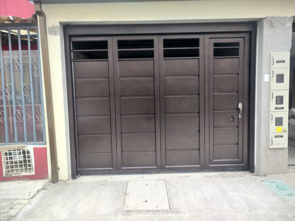 puerta curva instalada en bogota